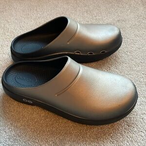 Oofos women’s size 8 clog